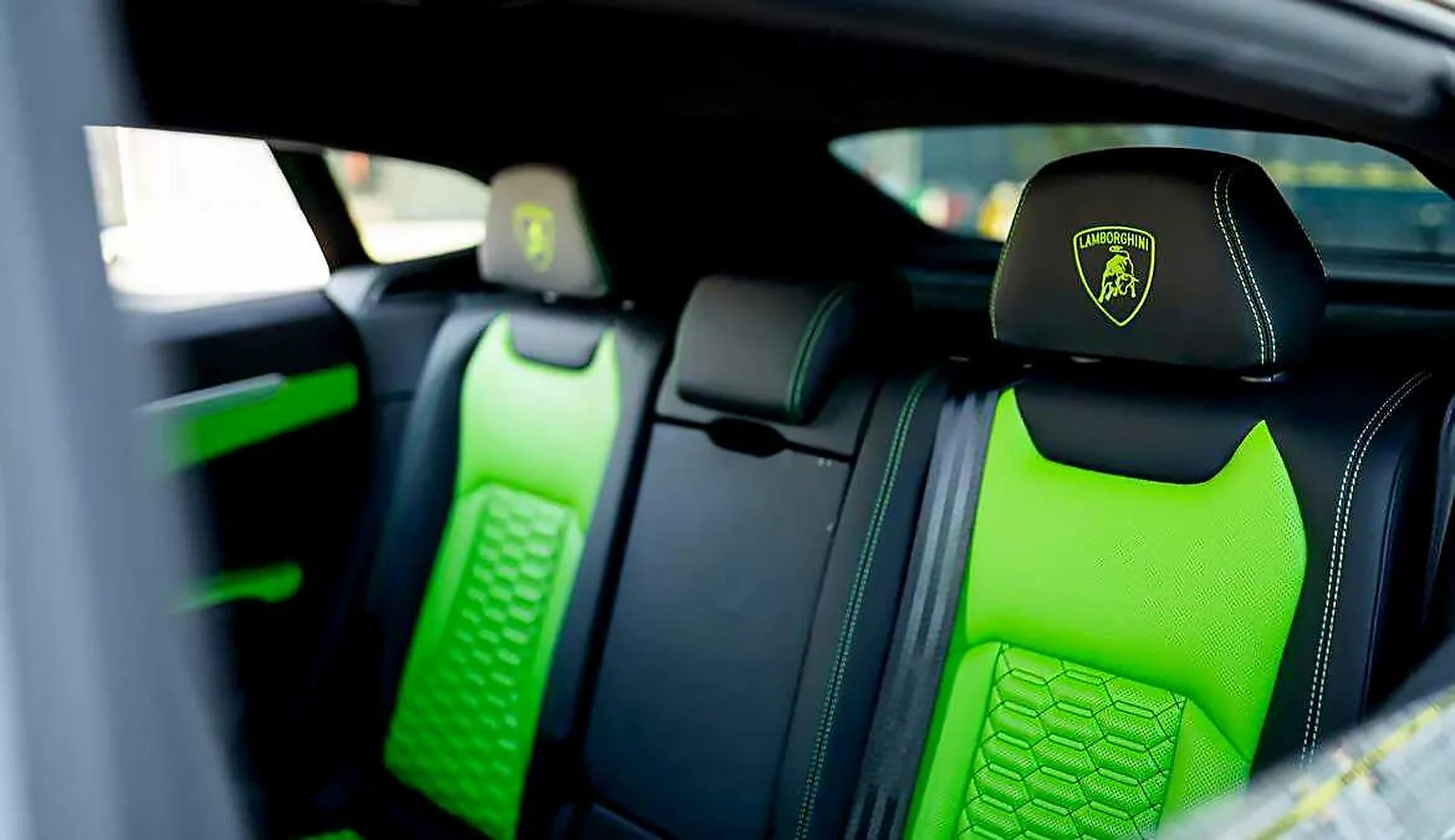 Lamborghini Urus photographed for the ALLCARS method guide