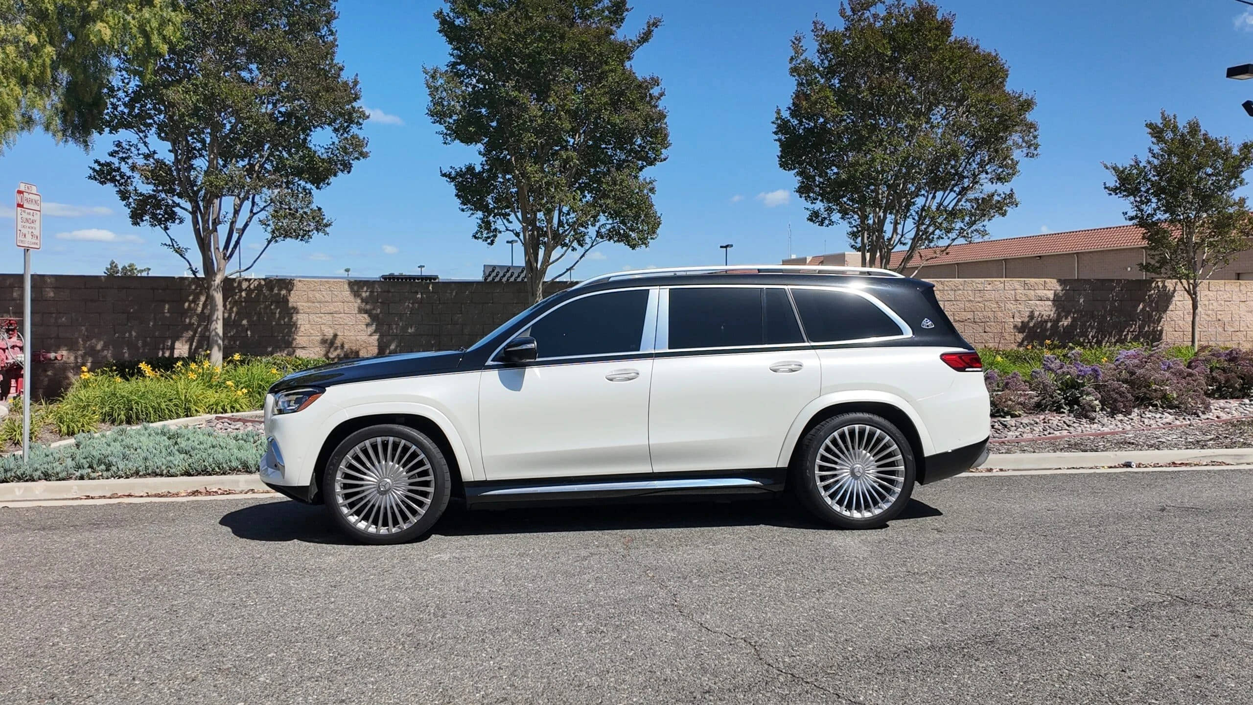 Mercedes-Maybach GLS 600 detail relevant to corporate & executive rentals on ALLCARS