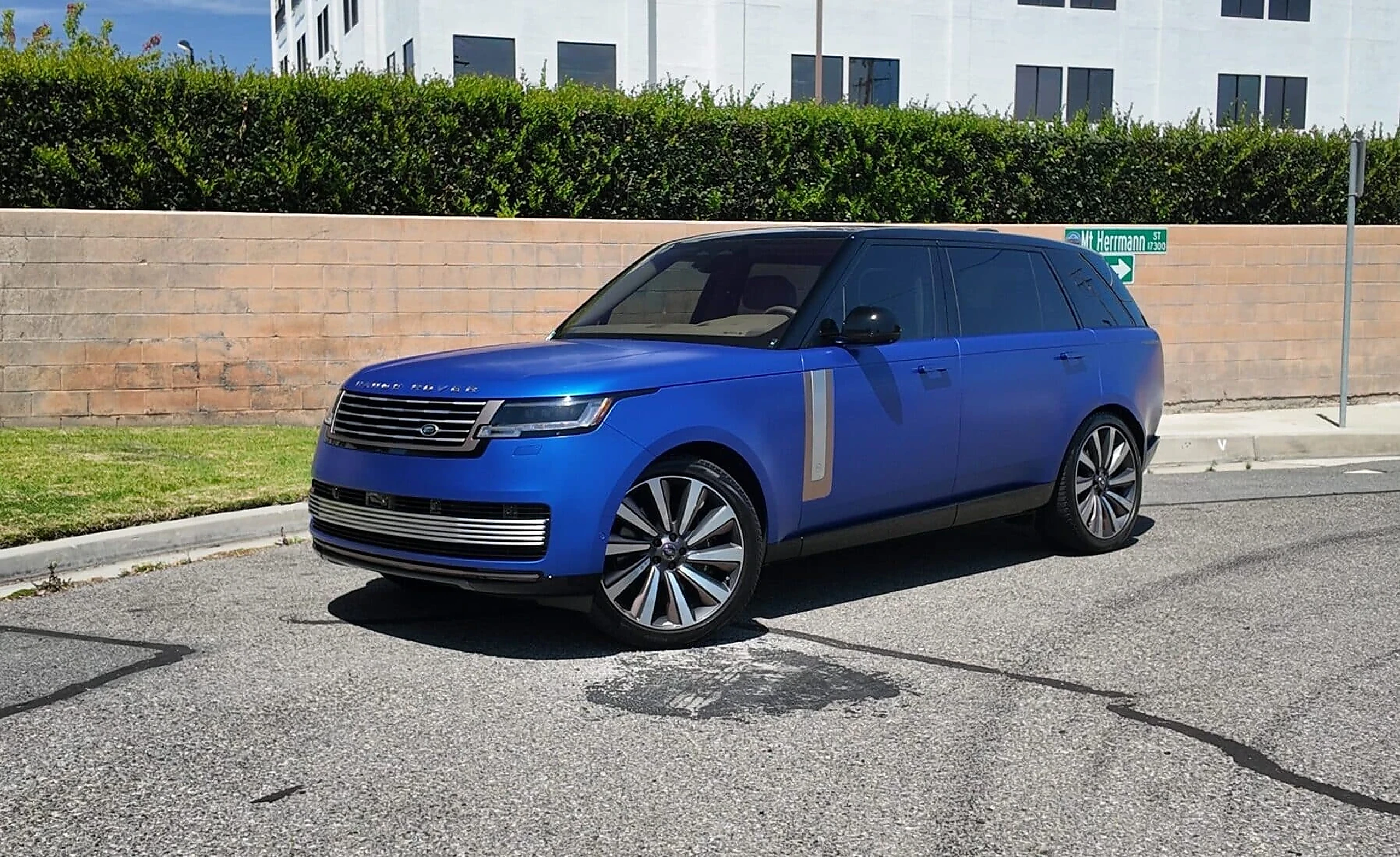 Range Rover SV exterior for corporate & executive rentals